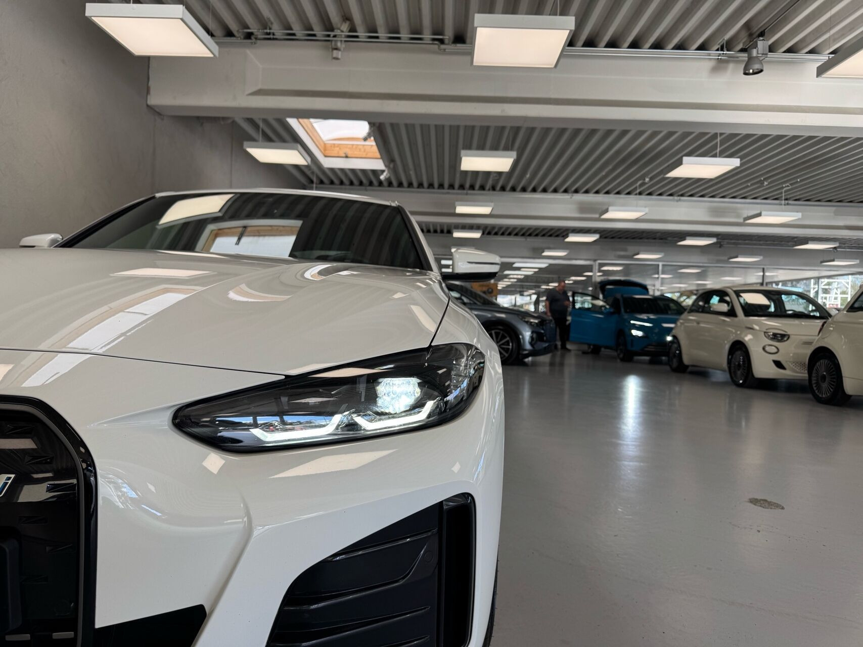 Hvid BMW i4 fra 2024