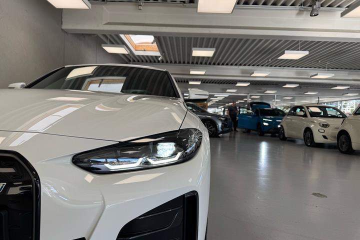 Hvid BMW i4 fra 2024