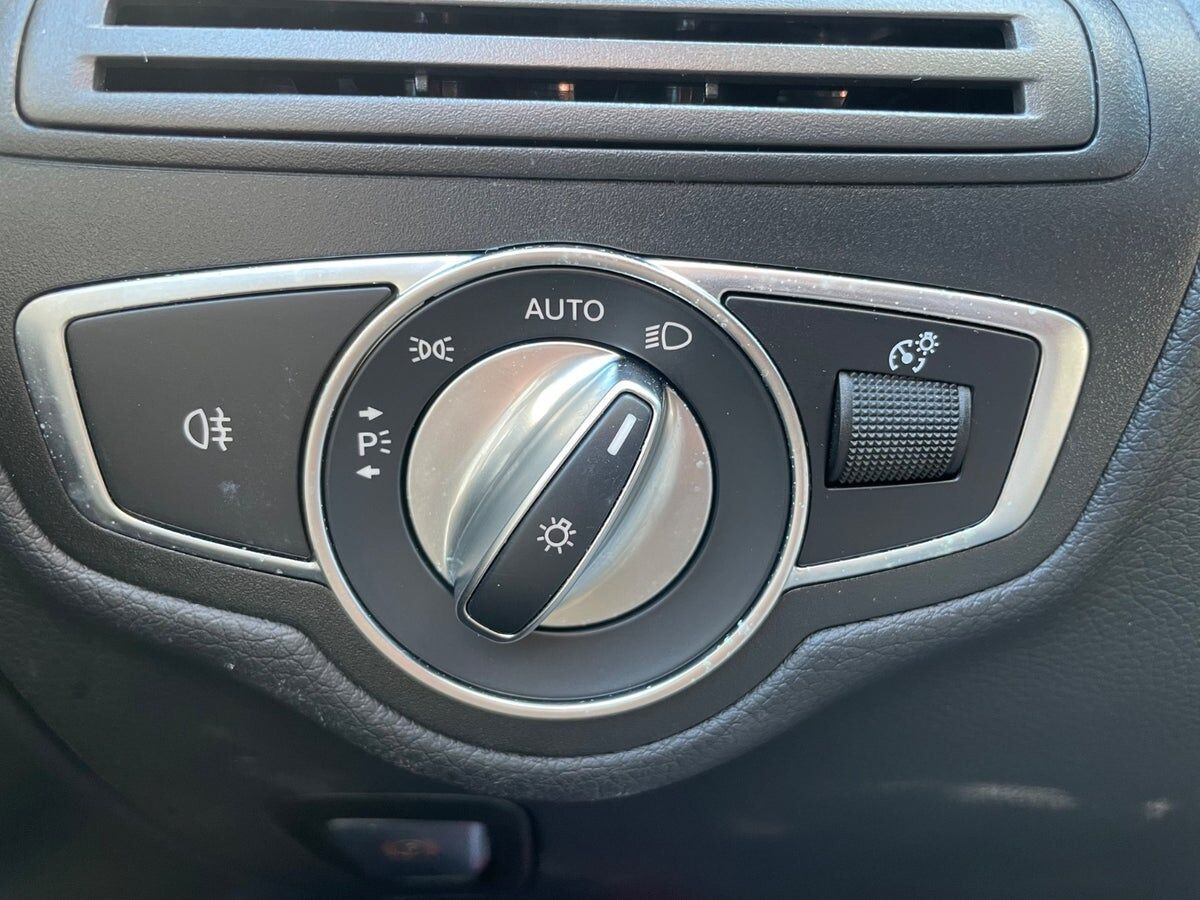 Sort Mercedes GLC300 d fra 2020