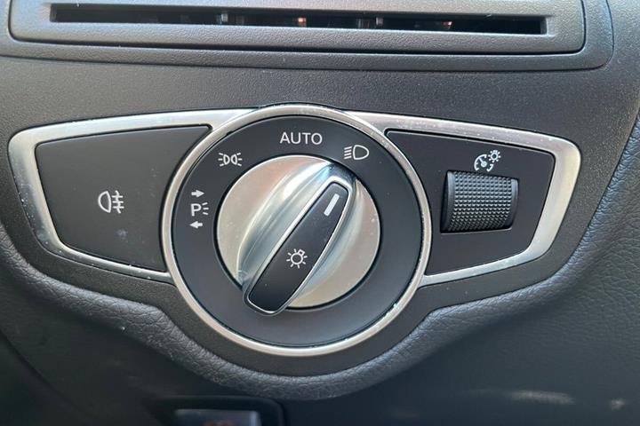 Sort Mercedes GLC300 d fra 2020