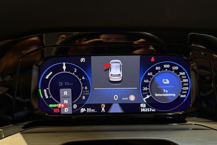 Sort VW Golf fra 2020