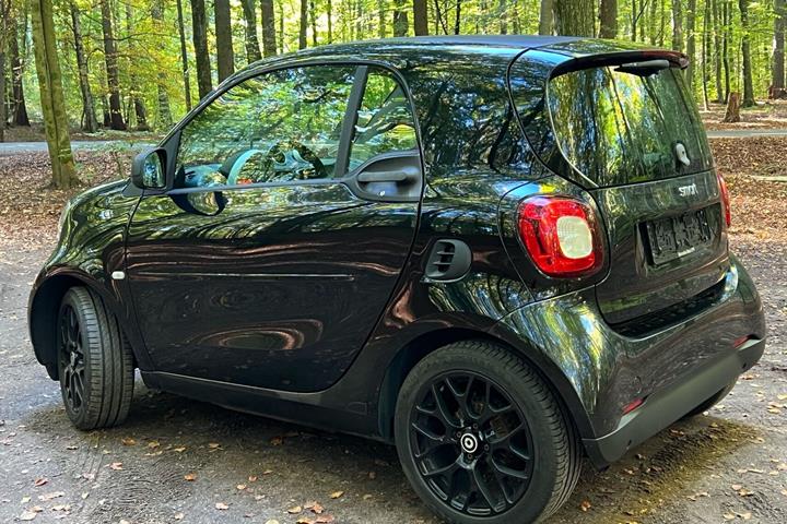 Sort Smart Fortwo fra 2015 set udefra