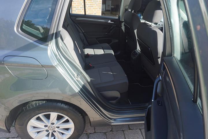 Sort VW Golf Sportsvan fra 2019