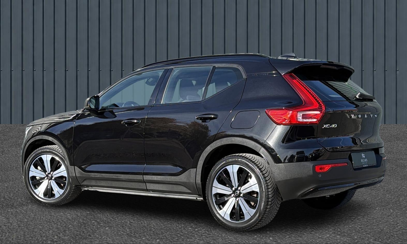 Sort Volvo XC40 fra 2023
