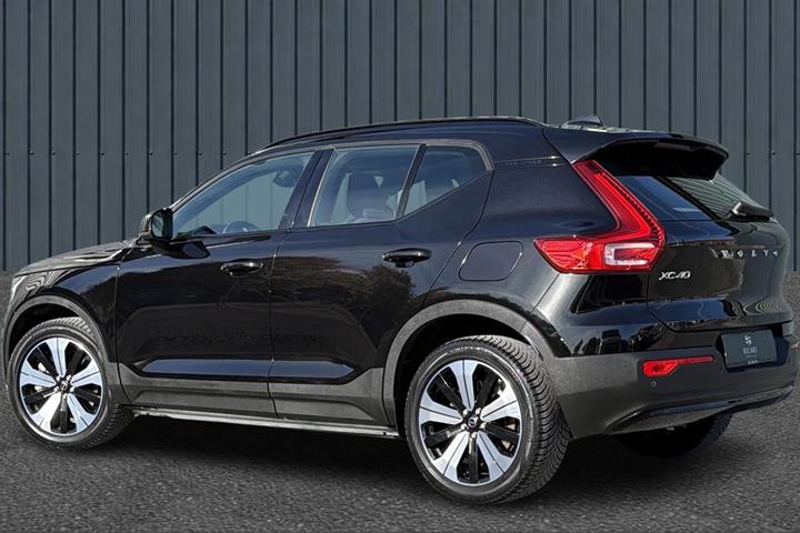 Sort Volvo XC40 fra 2023