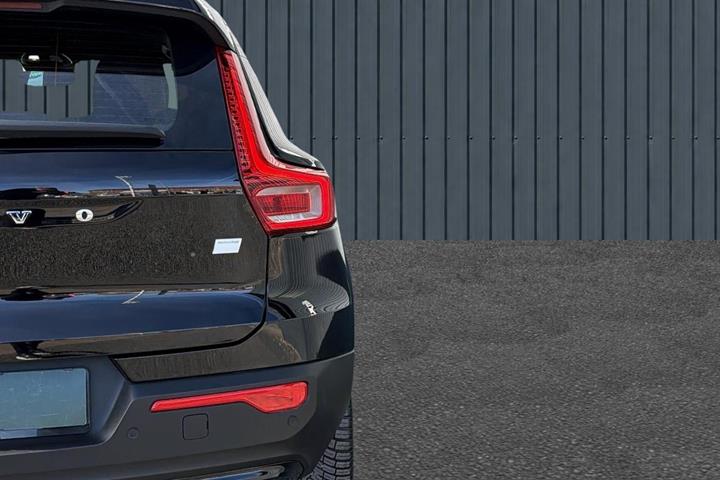 Sort Volvo XC40 fra 2023