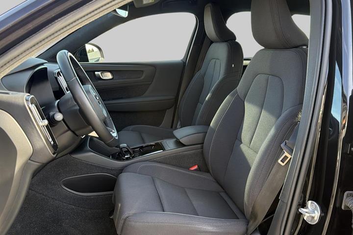 Sort Volvo XC40 fra 2023