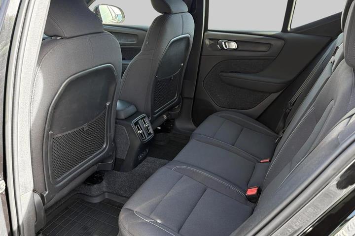 Sort Volvo XC40 fra 2023