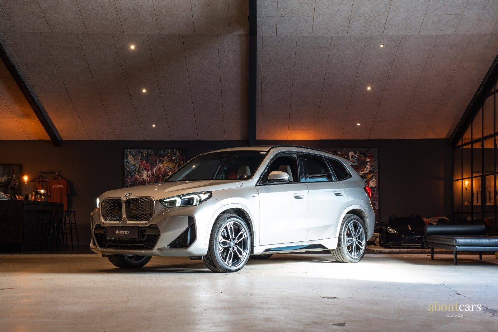 Sølv BMW iX1 fra 2024