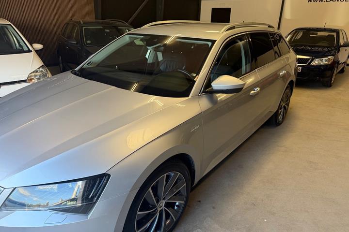 Sølv Skoda Superb fra 2017