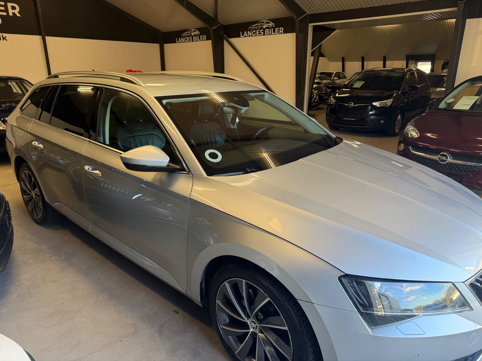 Sølv Skoda Superb fra 2017