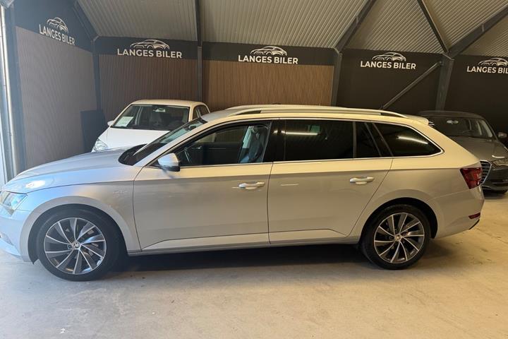 Sølv Skoda Superb fra 2017