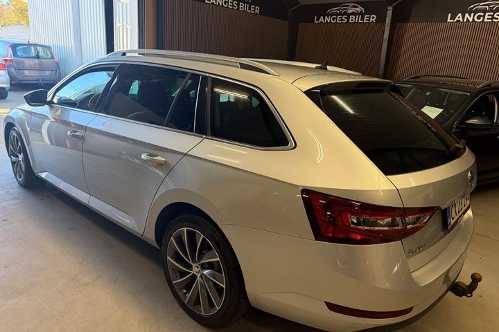 Sølv Skoda Superb fra 2017