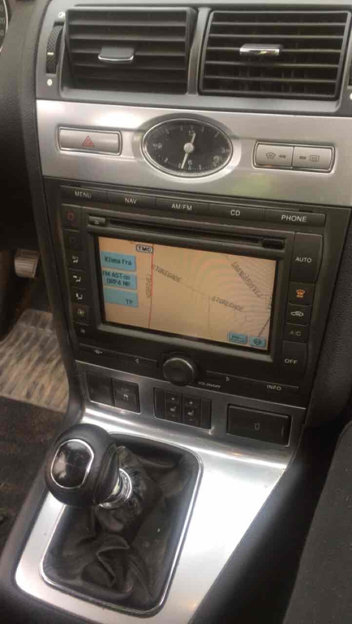 Grå Ford Mondeo fra 2006