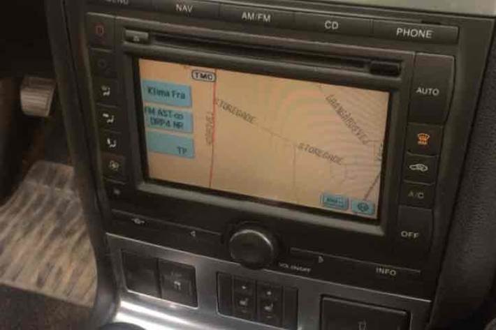 Grå Ford Mondeo fra 2006