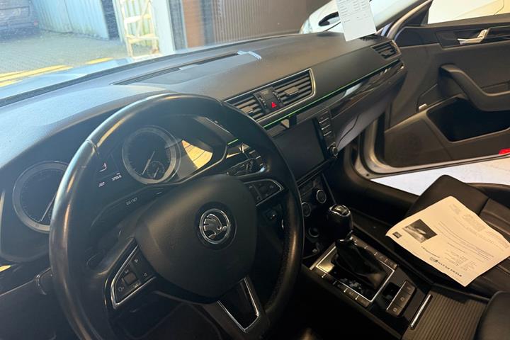 Sølv Skoda Superb fra 2017