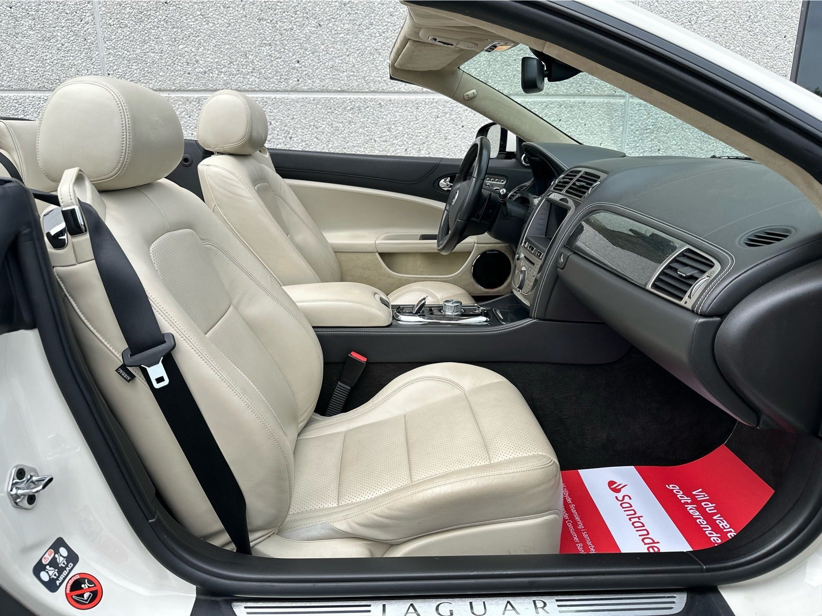 Hvid Jaguar XKR fra 2009