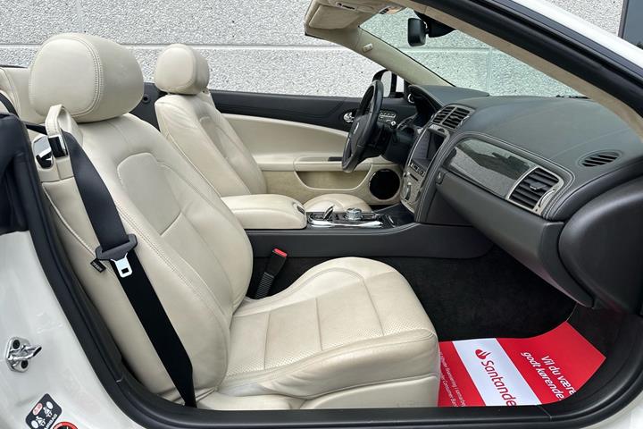 Hvid Jaguar XKR fra 2009