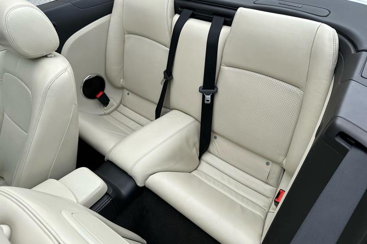 Hvid Jaguar XKR fra 2009