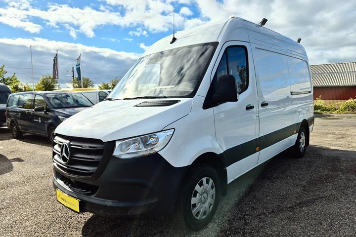 Hvid Mercedes Sprinter 317 fra 2023