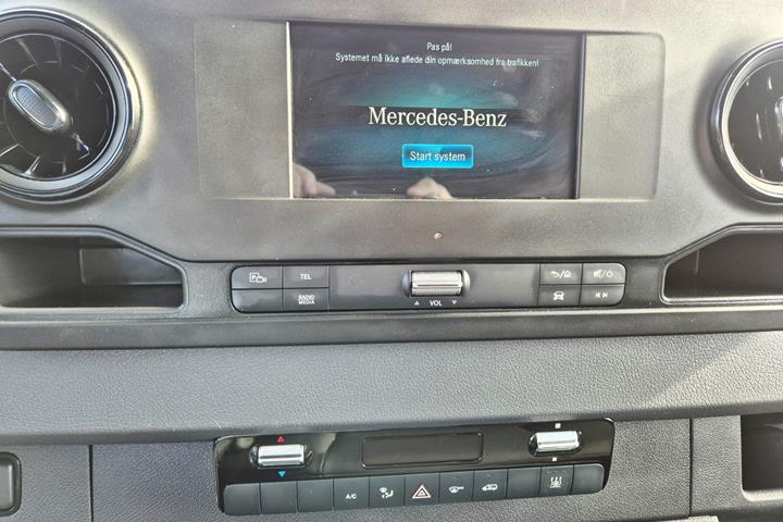 Hvid Mercedes Sprinter 317 fra 2023