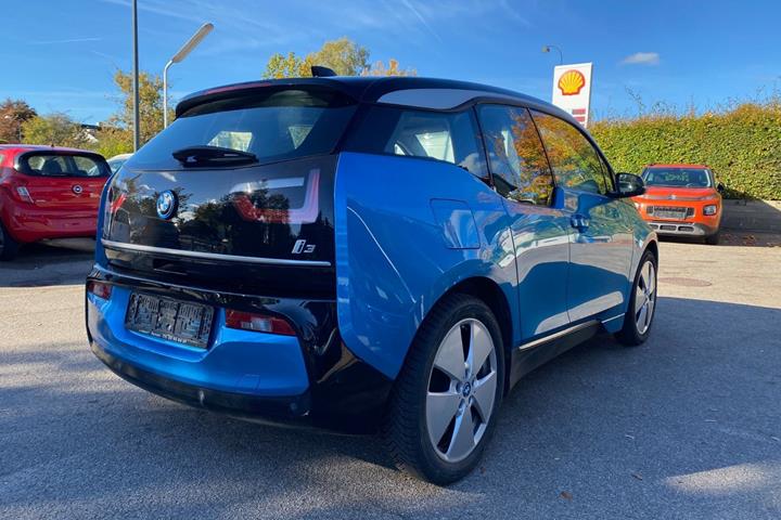 Blå BMW i3 fra 2018