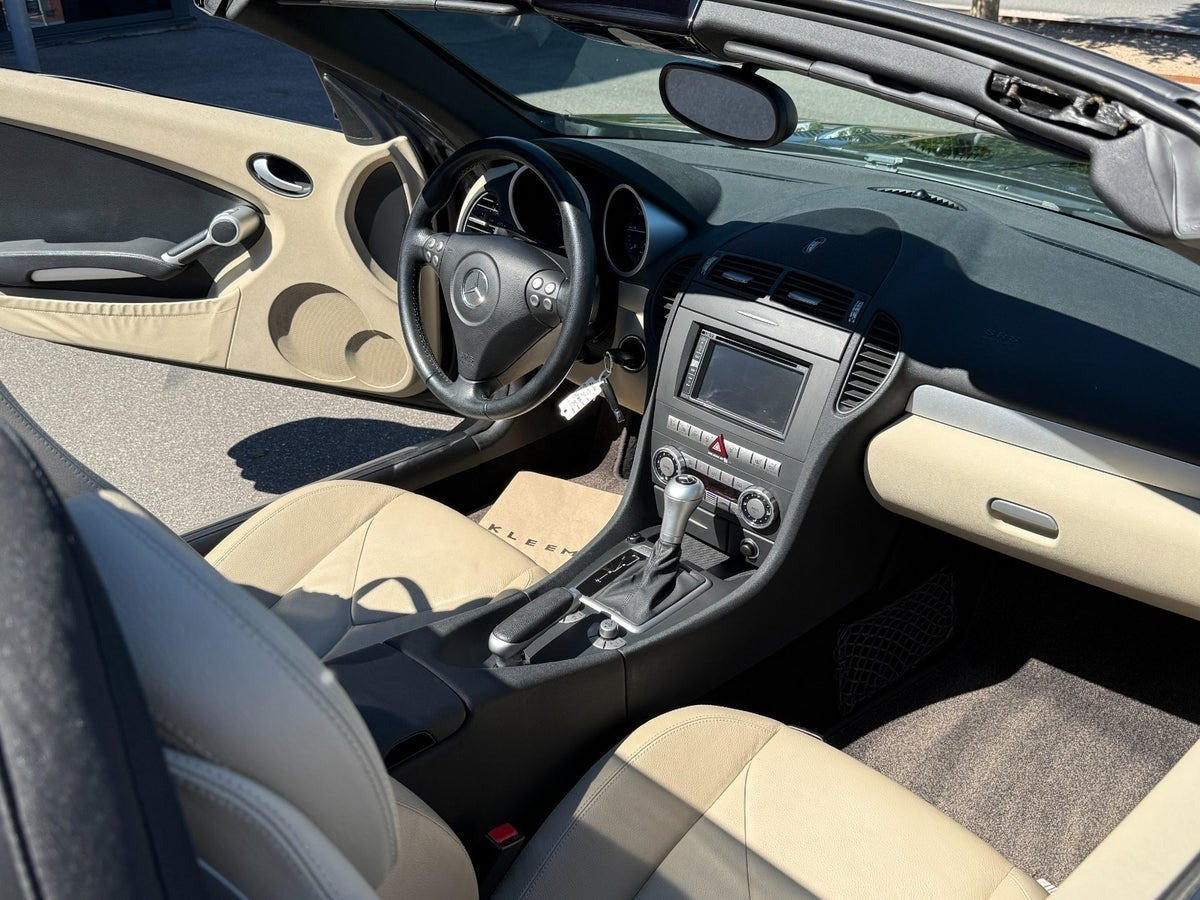Hvid Mercedes SLK350 fra 2004