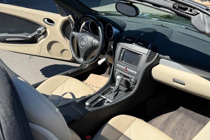 Hvid Mercedes SLK350 fra 2004