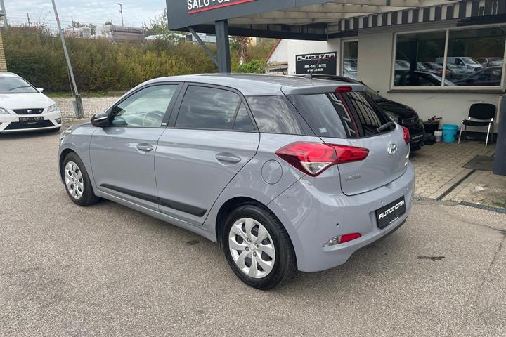 Grøn Hyundai i20 fra 2016