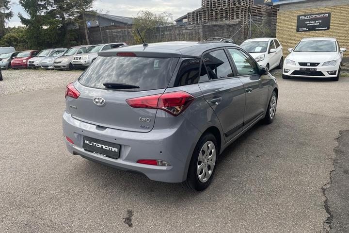 Grøn Hyundai i20 fra 2016