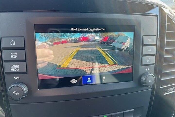 Rød Mercedes Vito 119 fra 2021