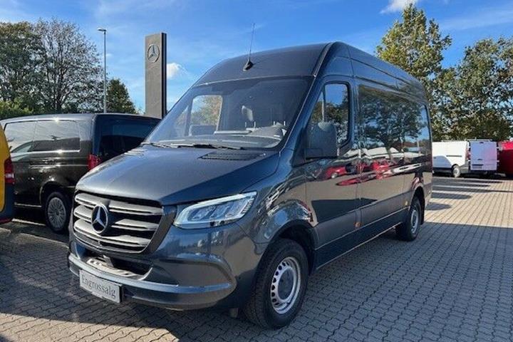 Grå Mercedes Sprinter 319 fra 2022