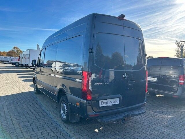 Grå Mercedes Sprinter 319 fra 2022