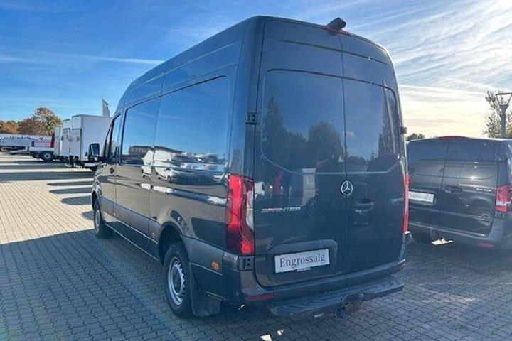 Grå Mercedes Sprinter 319 fra 2022