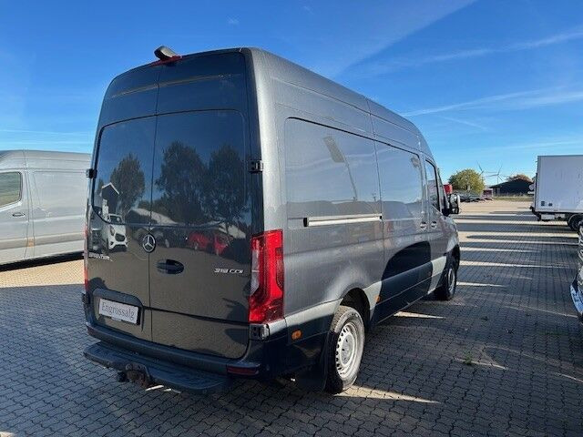 Grå Mercedes Sprinter 319 fra 2022