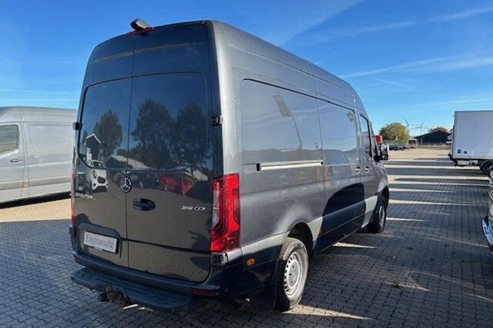Grå Mercedes Sprinter 319 fra 2022
