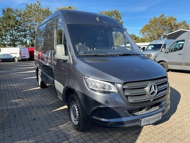 Grå Mercedes Sprinter 319 fra 2022