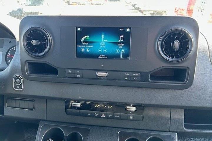 Grå Mercedes Sprinter 319 fra 2022