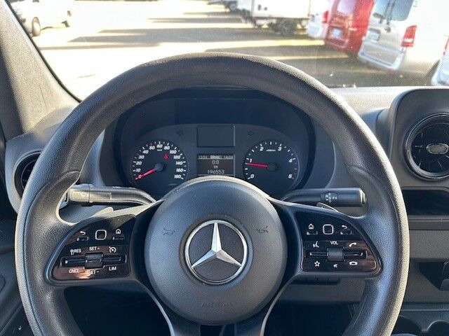 Grå Mercedes Sprinter 319 fra 2022
