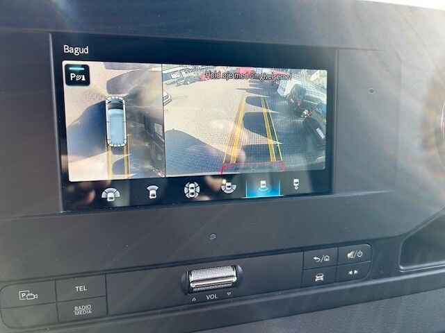 Grå Mercedes Sprinter 319 fra 2022