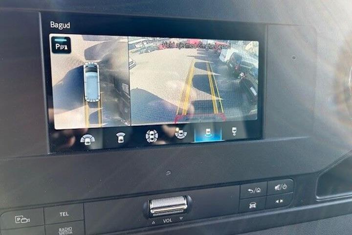 Grå Mercedes Sprinter 319 fra 2022