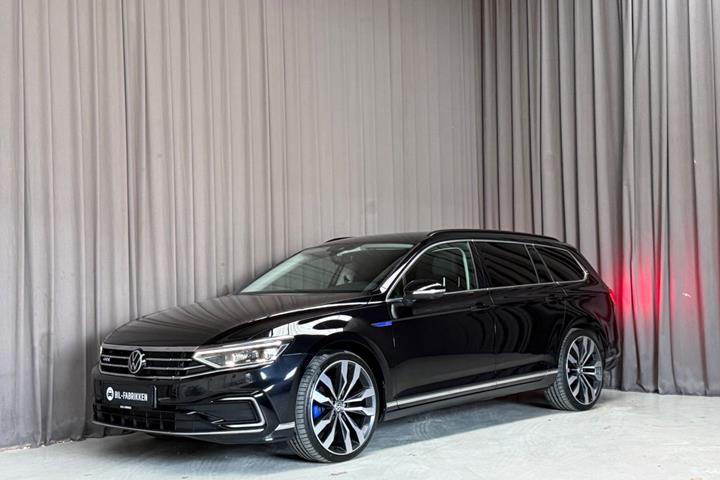 Sort VW Passat fra 2020