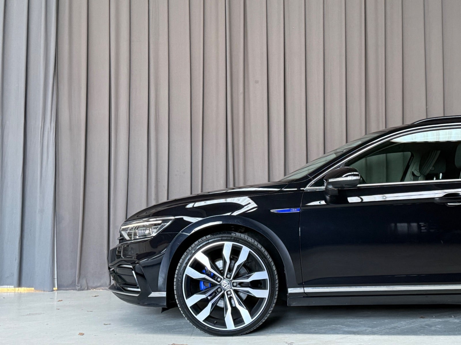 Sort VW Passat fra 2020