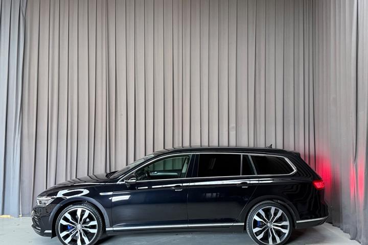 Sort VW Passat fra 2020