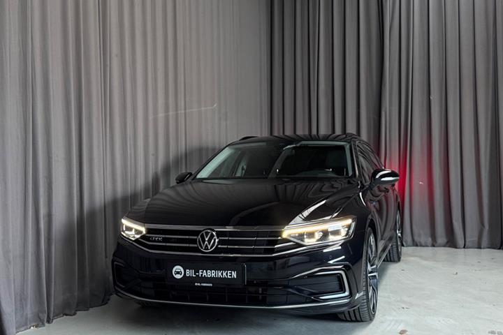 Sort VW Passat fra 2020