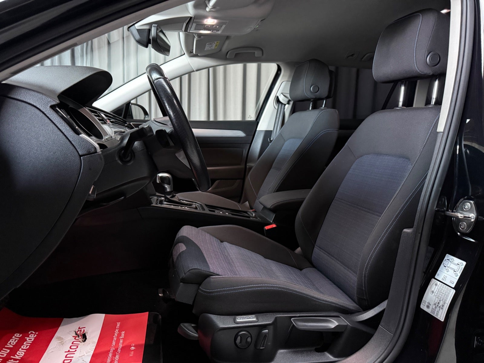 Sort VW Passat fra 2020