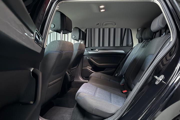 Sort VW Passat fra 2020