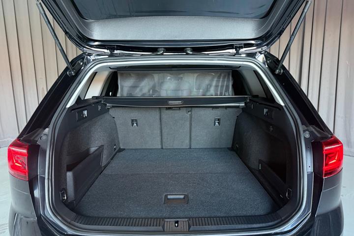 Sort VW Passat fra 2020