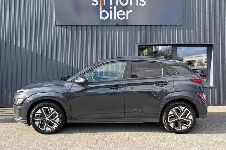 Grå Hyundai Kona fra 2022