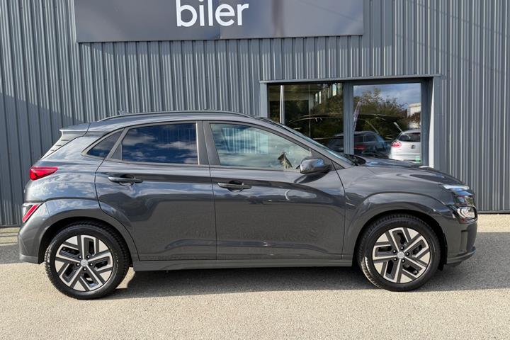 Grå Hyundai Kona fra 2022